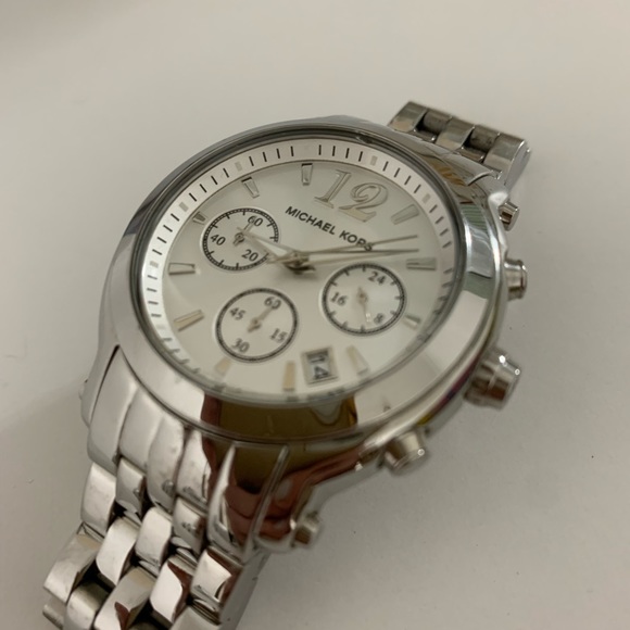 Michael Kors silver watch (women’s, small wristband) - Picture 2 of 2